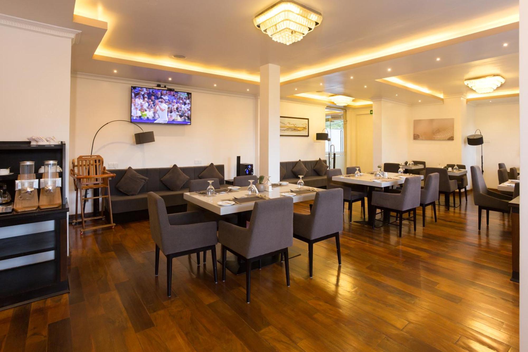 Hotel Grand Turf By Gsp Нувара-Елія Екстер'єр фото