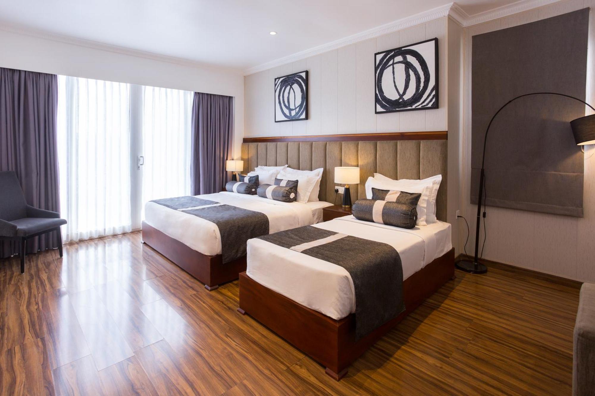 Hotel Grand Turf By Gsp Нувара-Елія Екстер'єр фото