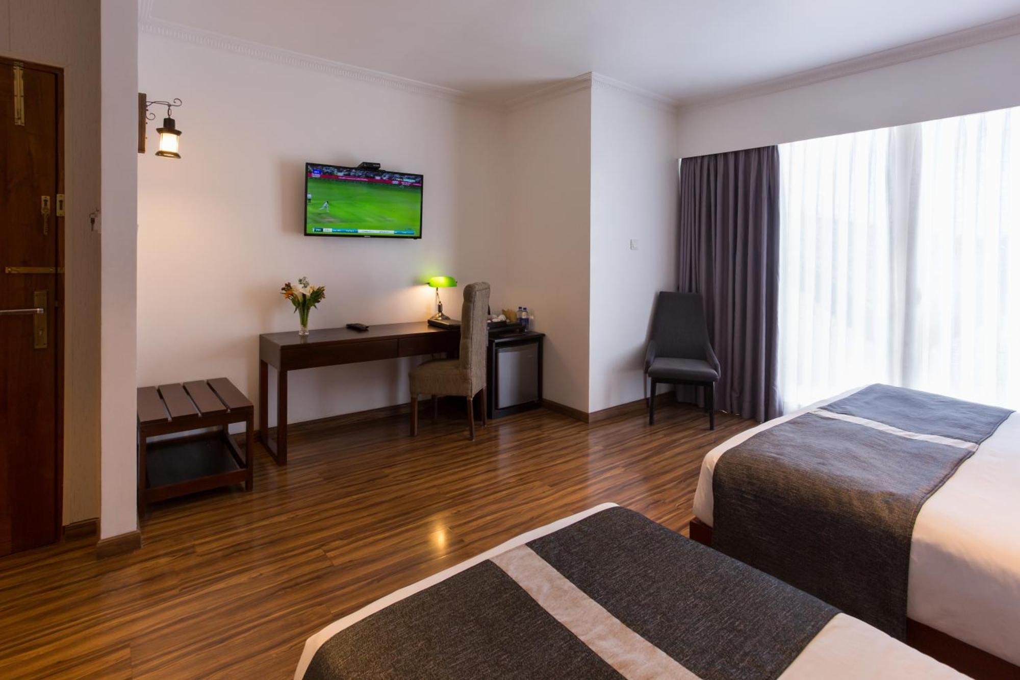 Hotel Grand Turf By Gsp Нувара-Елія Екстер'єр фото